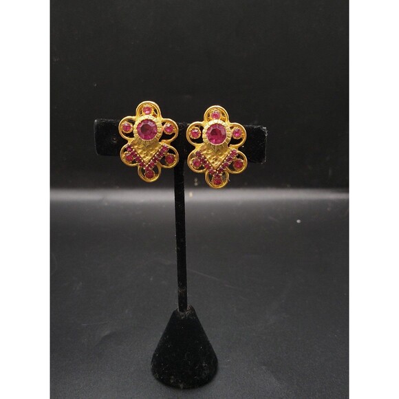 Jewelry - Vintage Pink Rhinestone Gold tone Clip on earrings